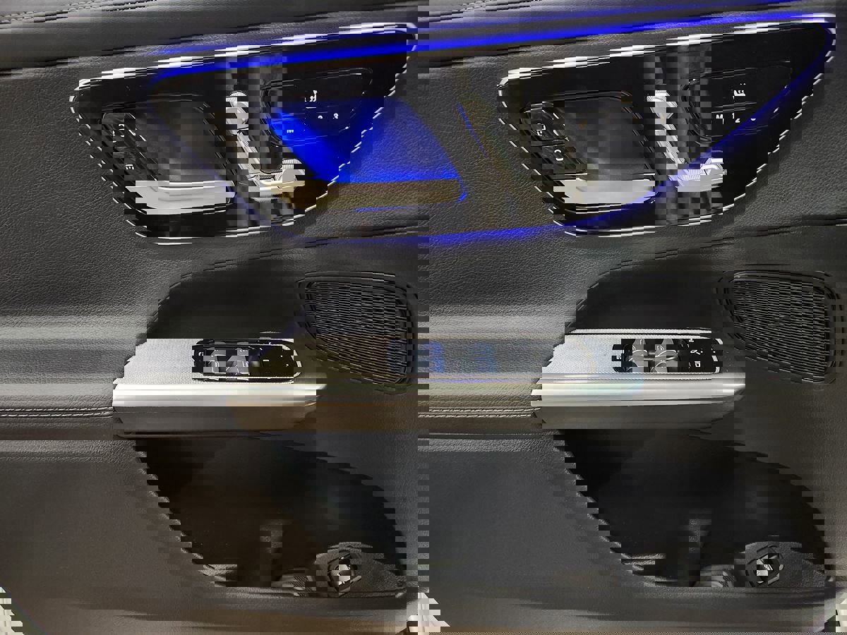 Used 2025 Mercedes-Benz GLC 300 4MATIC image 43