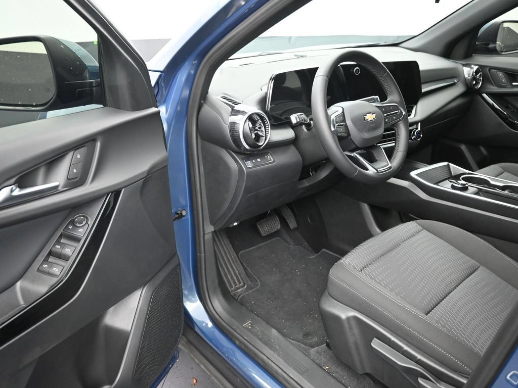 Used 2026 Chevrolet Equinox LT FWD image 10