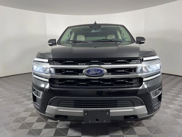 Used 2023 Ford Expedition Limited image 3