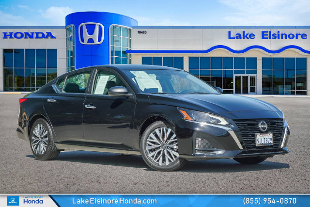 Used 2024 Nissan Altima 2.5 SV