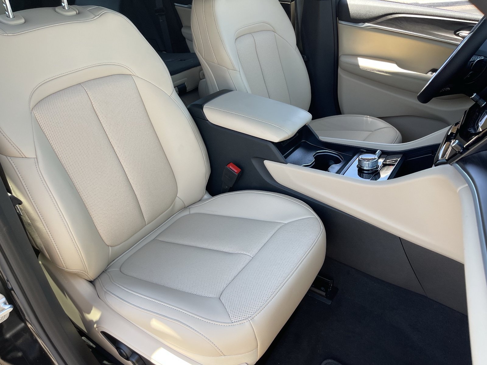 New 2026 Jeep Grand Cherokee Limited w/ Luxury Tech Group II AWD/4WD image 8