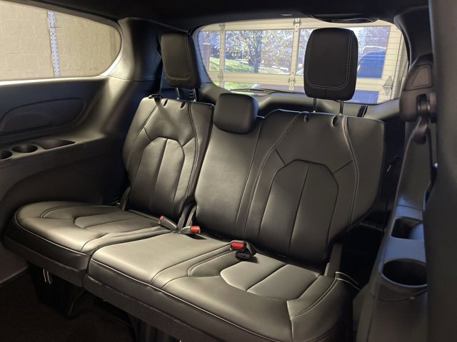New 2026 Chrysler Pacifica Select image 17
