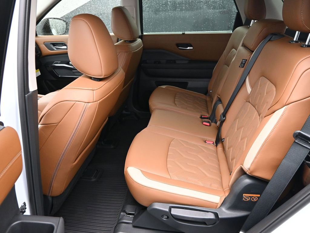 New 2026 Nissan Pathfinder Platinum w/ Cargo Package AWD/4WD image 14