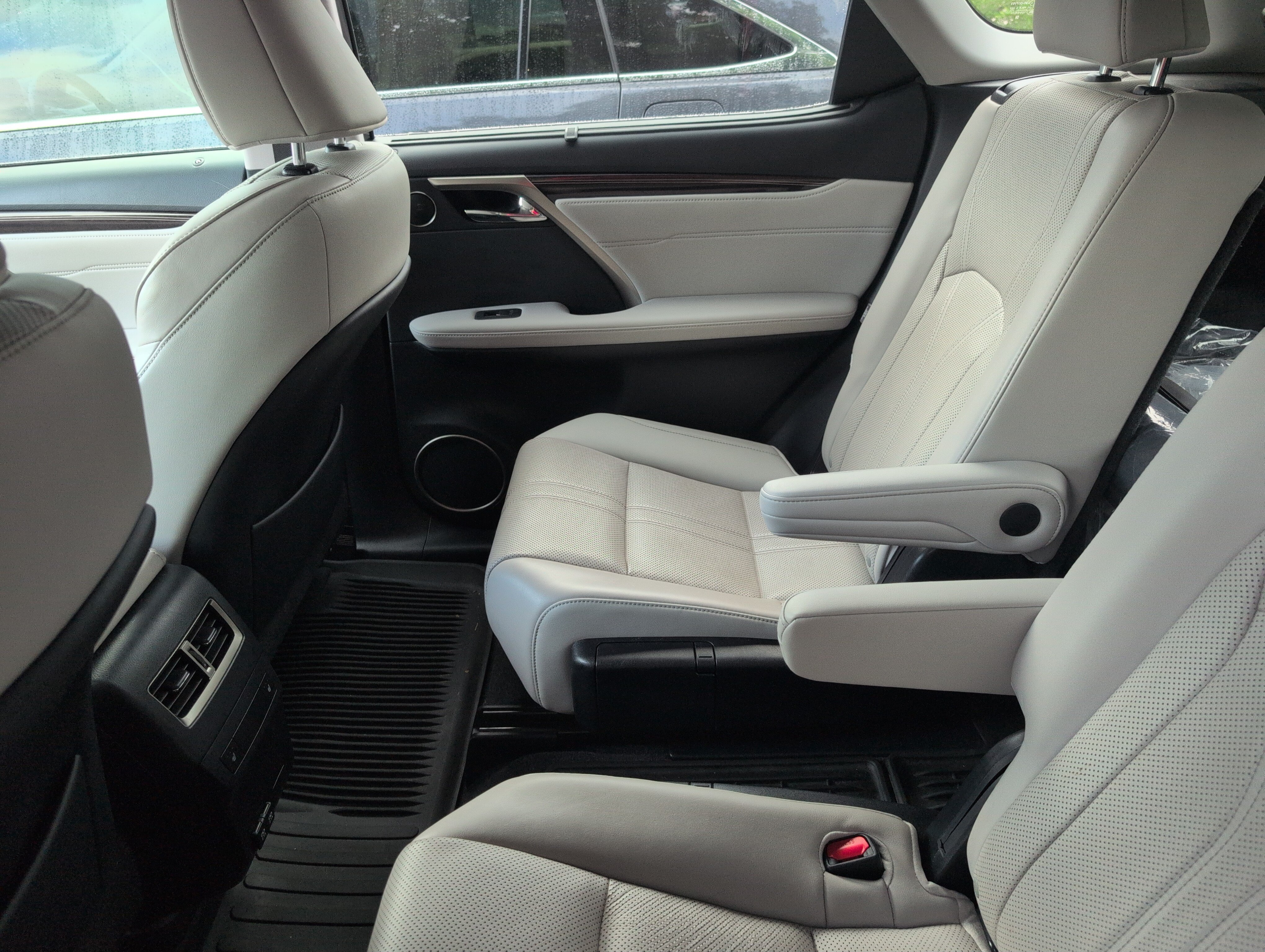 Used 2020 Lexus RX 350L Luxury w/ Accessory Package FWD image 6