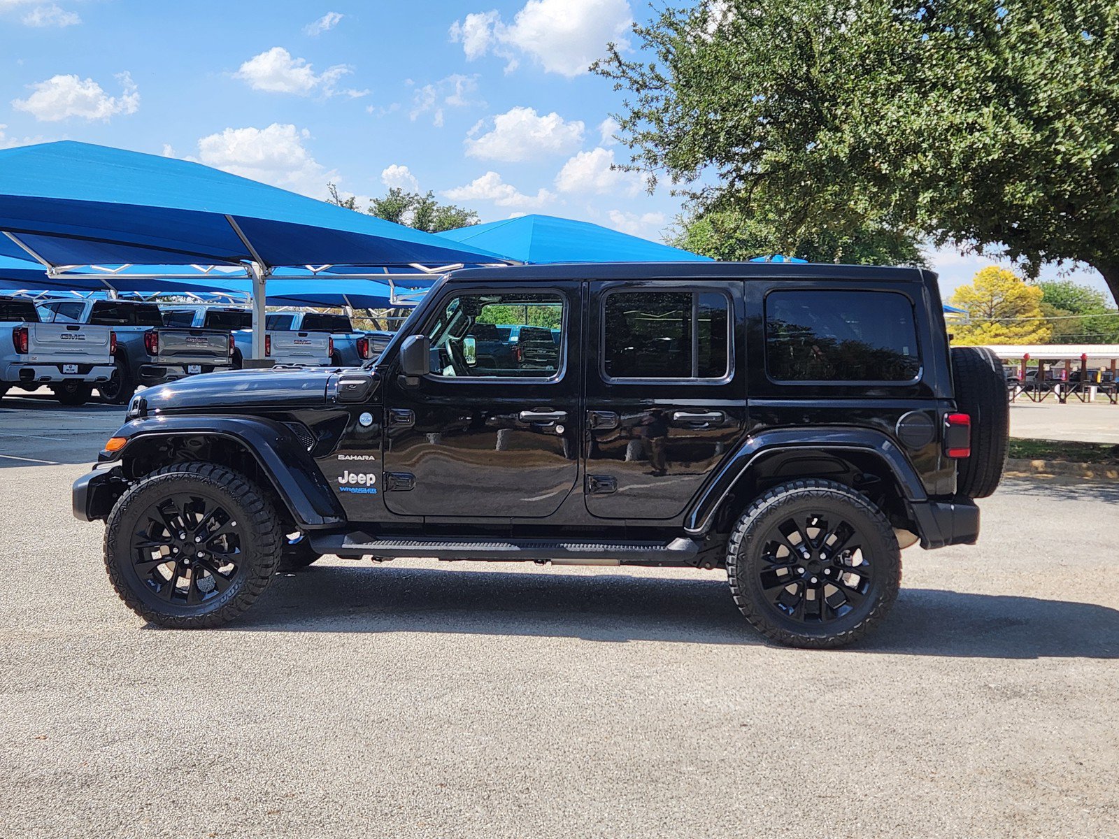 Used 2021 Jeep Wrangler Unlimited Sahara w/ Cold Weather Group AWD/4WD image 3