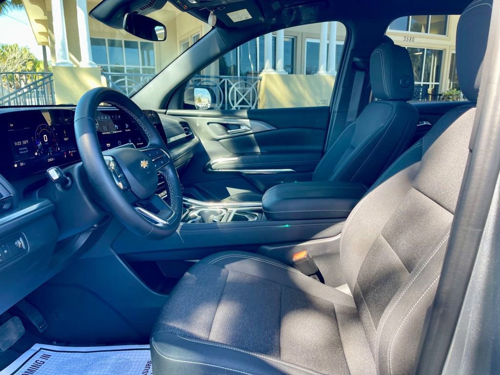 Used 2024 Chevrolet Traverse LT image 11