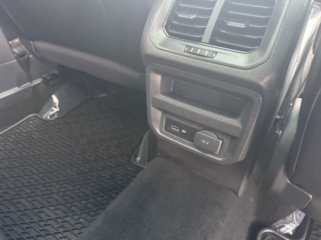 Used 2019 Volkswagen Tiguan SE w/ Panoramic Sunroof Package image 15