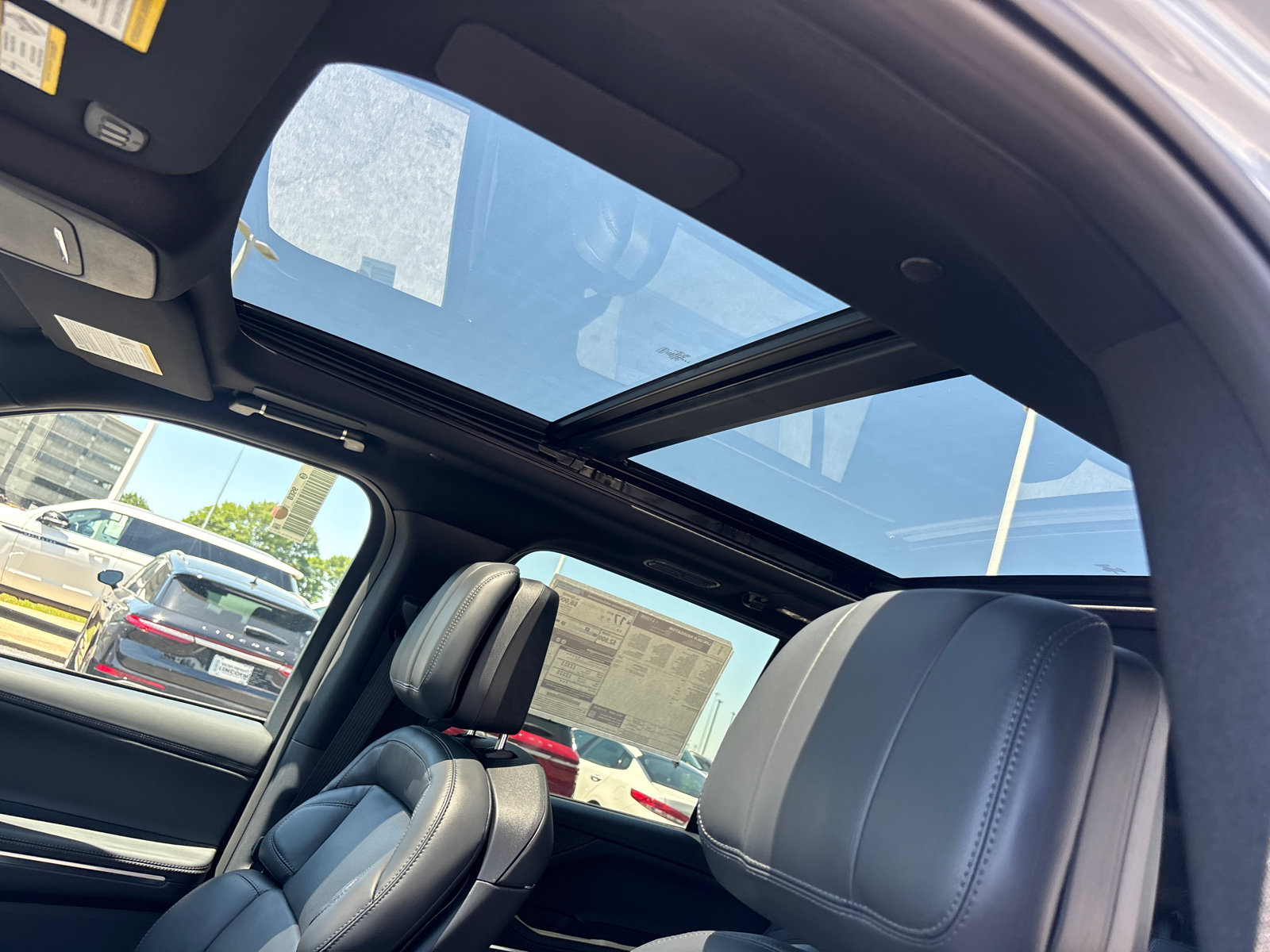 New 2026 Lincoln Navigator Reserve w/ Jet Appearance Package AWD/4WD image 25