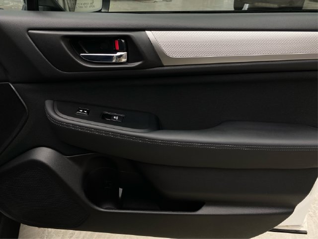 Used 2017 Subaru Outback 2.5i Premium AWD/4WD image 26
