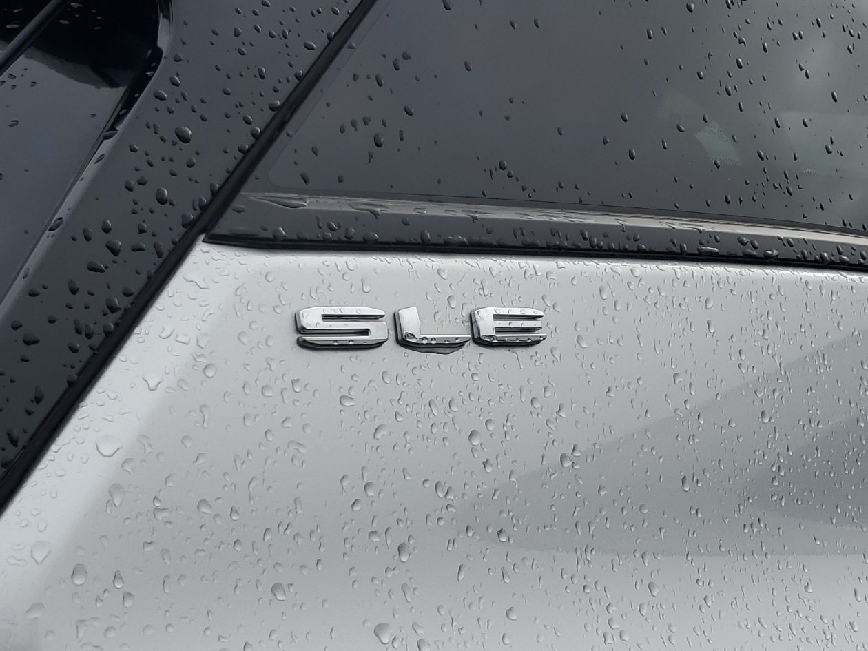 Used 2022 GMC Terrain SLE w/ Driver Convenience Package FWD image 8