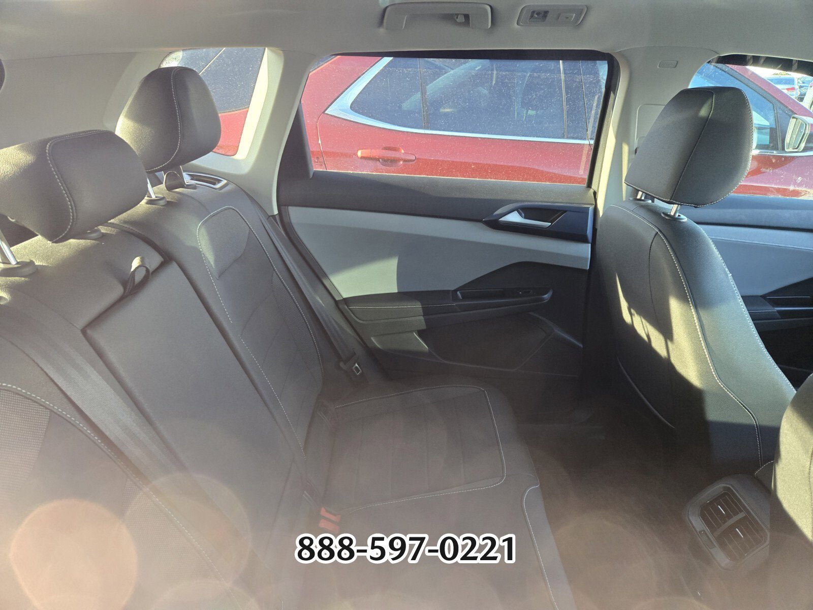 Used 2024 Volkswagen Taos SE w/ Panoramic Sunroof Package image 3