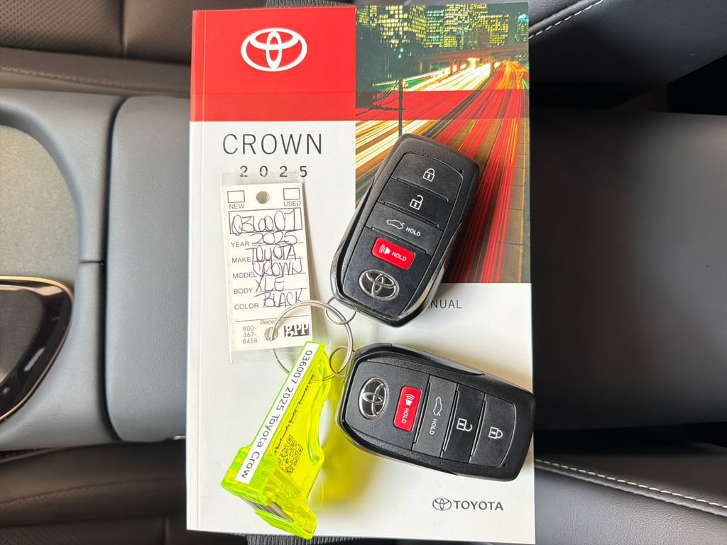Used 2025 Toyota Crown AWD/4WD image 35