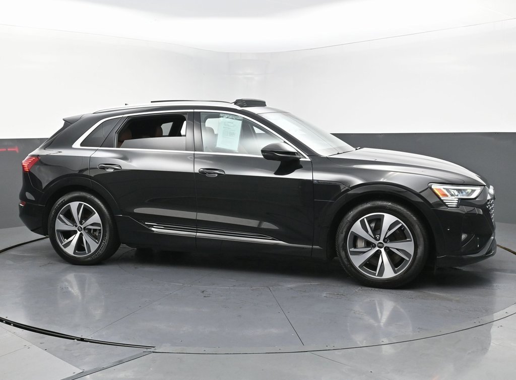 Used 2024 Audi Q8 e-tron Premium Plus image 6