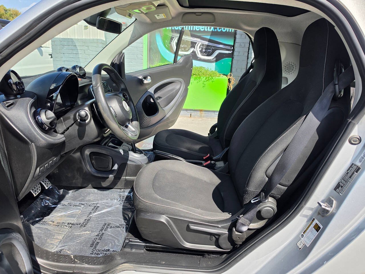 Used 2016 smart fortwo passion w/ Sport Package RWD image 18