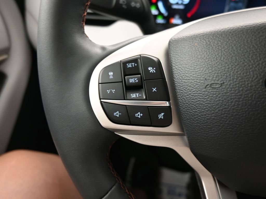 Used 2025 Ford Explorer Active w/ Active Comfort Package image 17