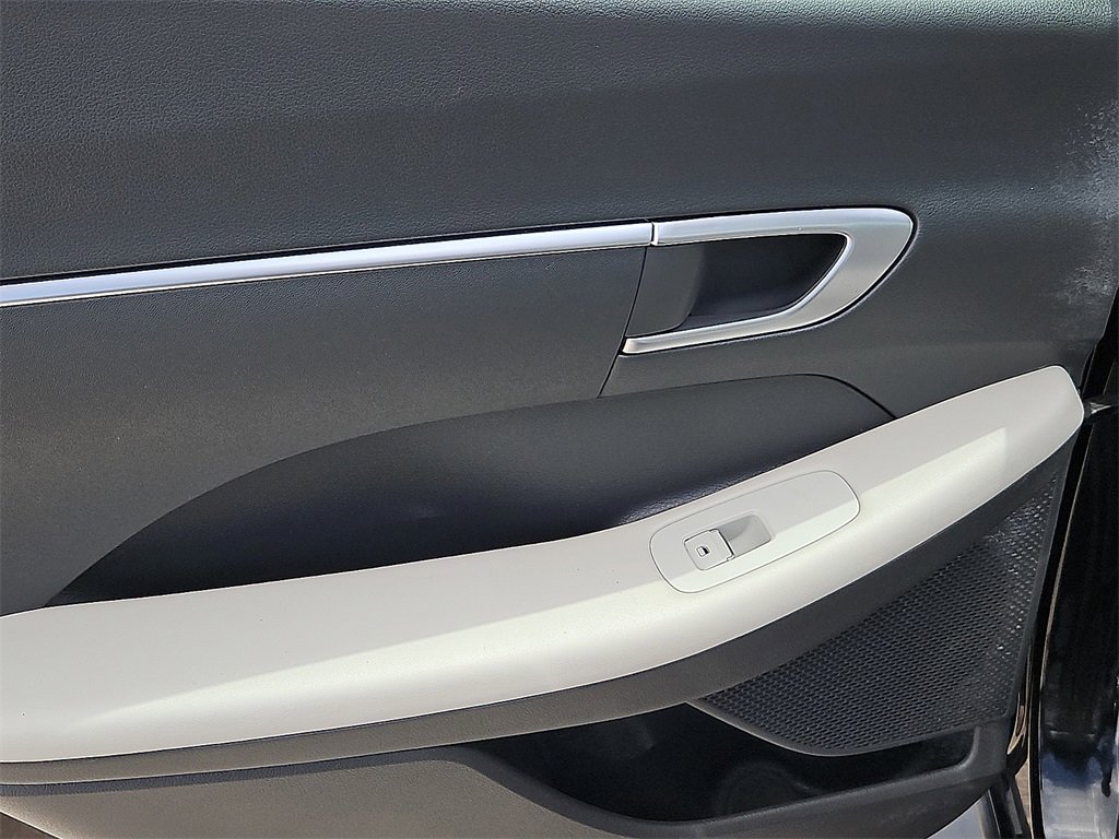 Used 2022 Hyundai Sonata SE w/ Winter Weather Package image 14