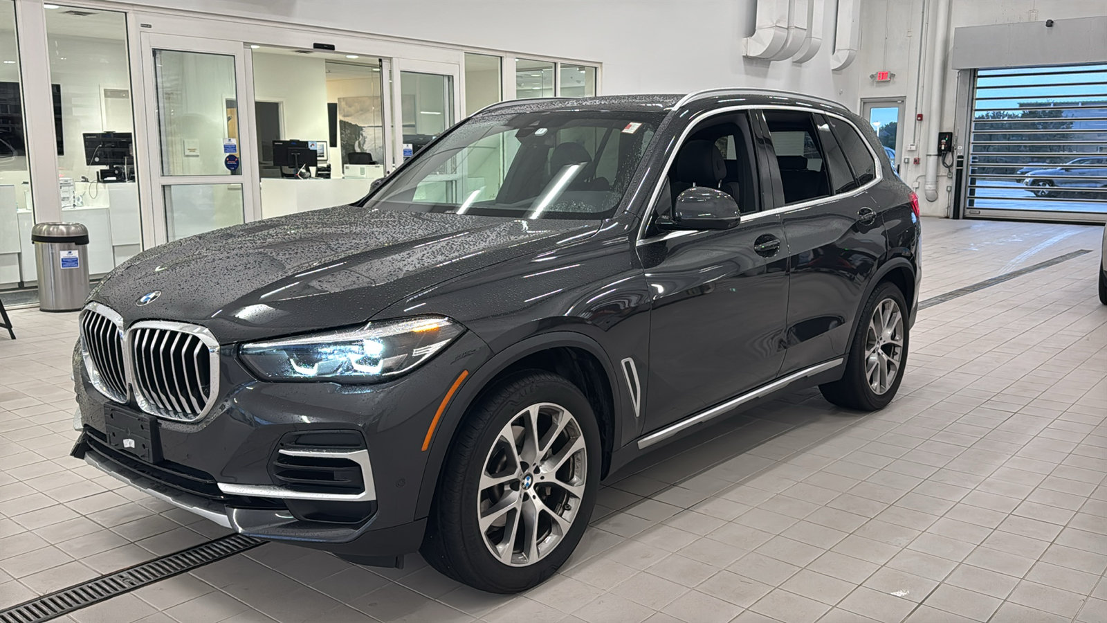 Used 2023 BMW X5 xDrive40i w/ Premium Package AWD/4WD image 9