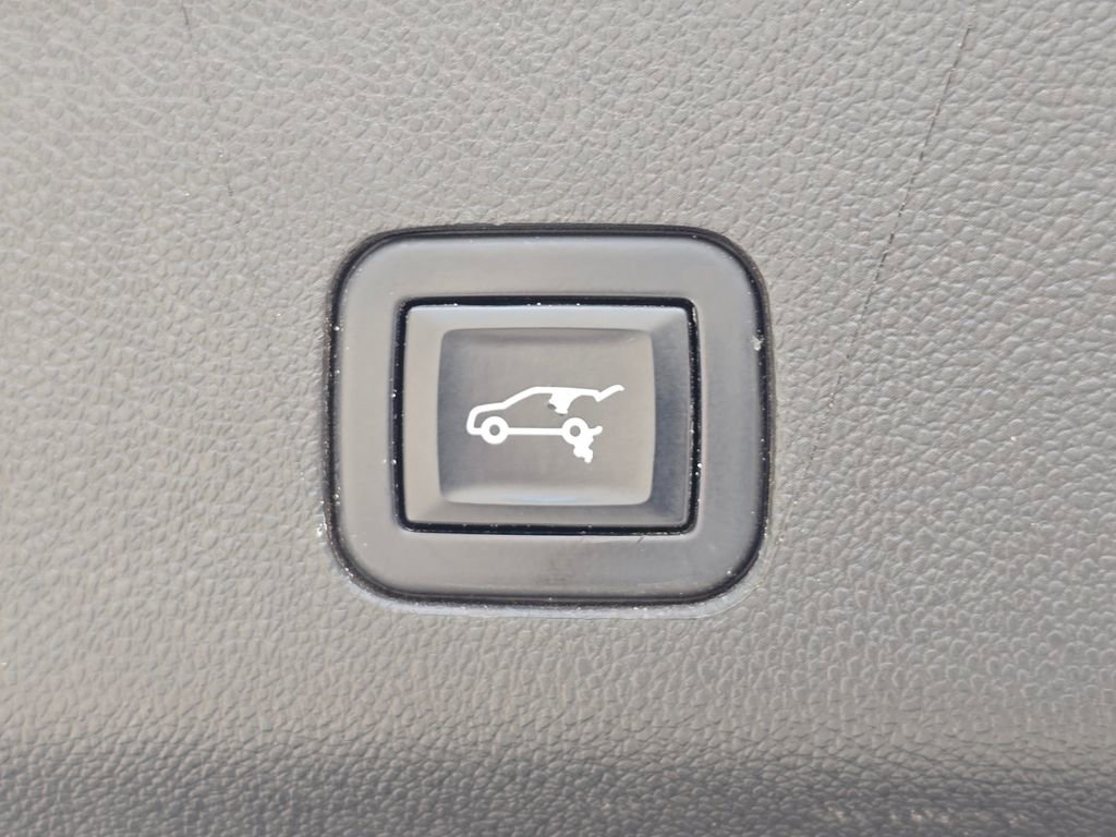 Used 2022 Chevrolet Tahoe LT w/ Luxury Package AWD/4WD image 35