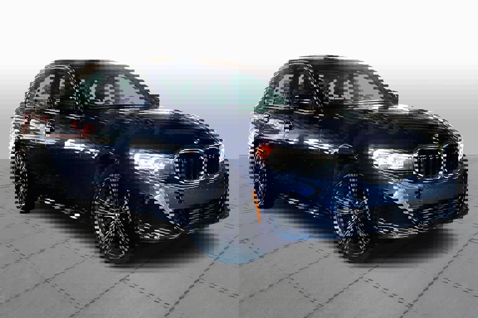 Used 2024 BMW 330i Sedan image 2