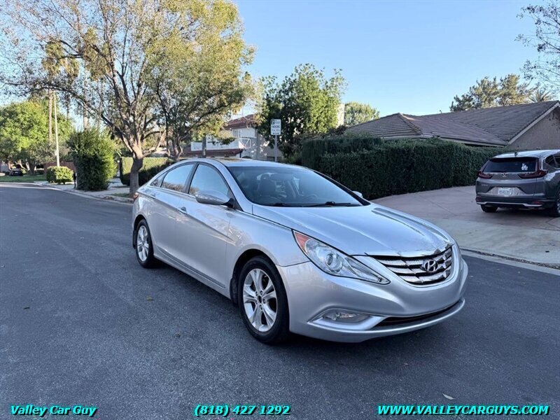 Used 2011 Hyundai Sonata Limited w/ Navigation Pkg 5 FWD image 4