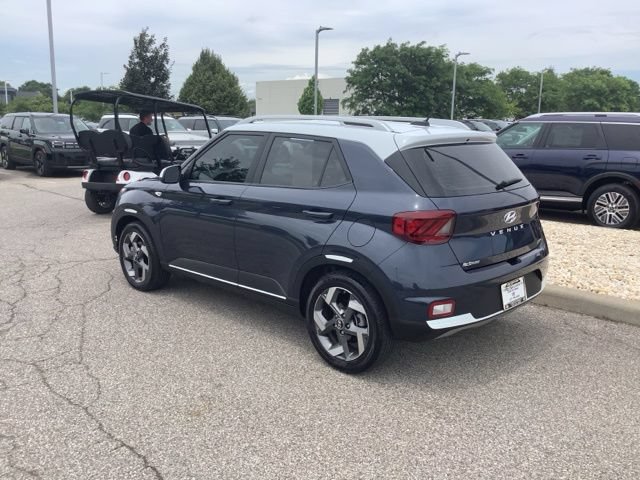 Certified 2025 Hyundai Venue Limited FWD image 3