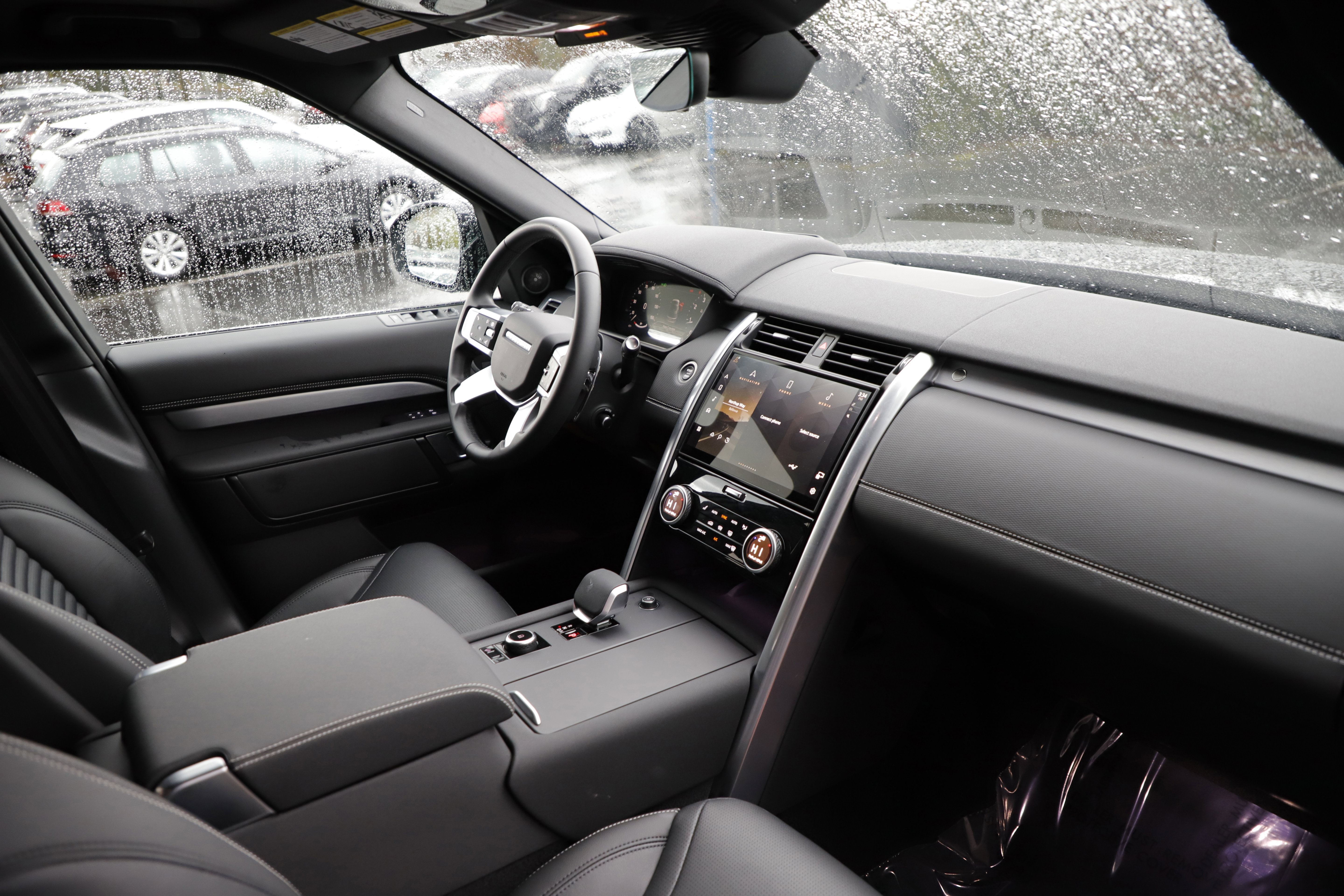 Certified 2025 Land Rover Discovery Dynamic SE image 13