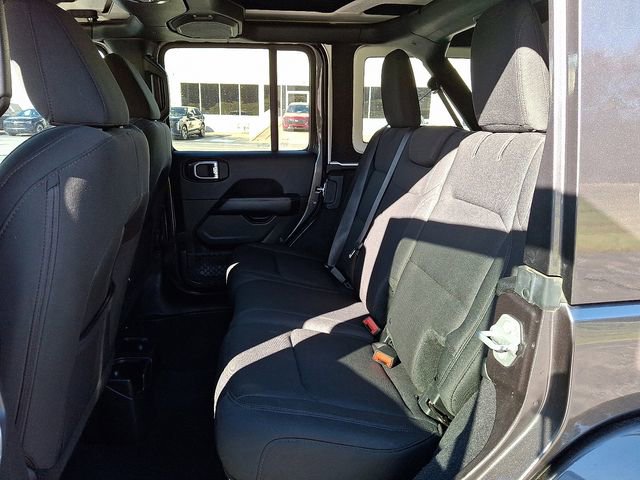 Used 2018 Jeep Wrangler Unlimited Sahara image 11