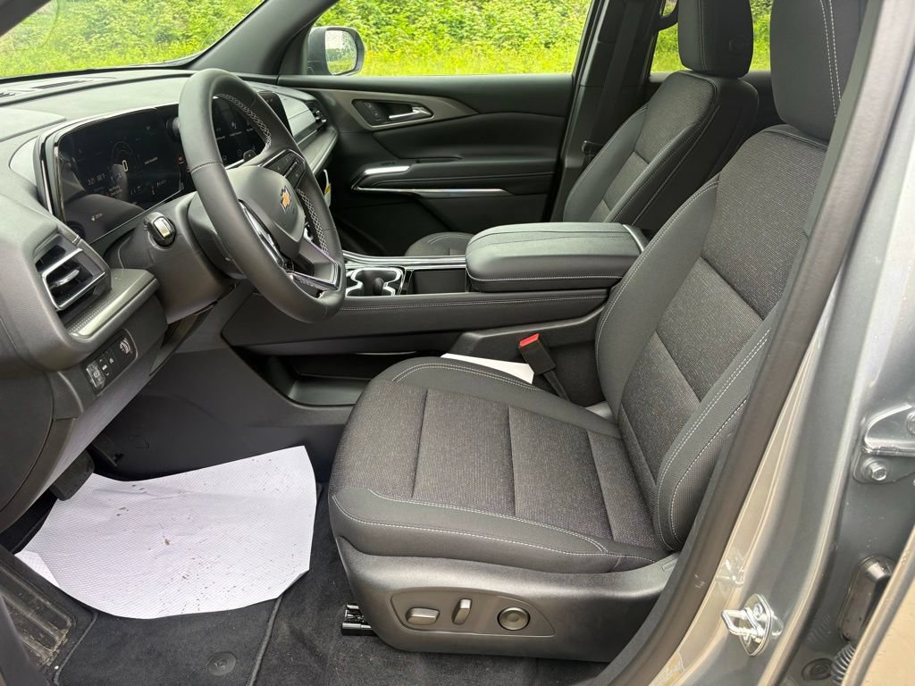 New 2026 Chevrolet Traverse LT w/ LPO, Floor Liner Package FWD image 16