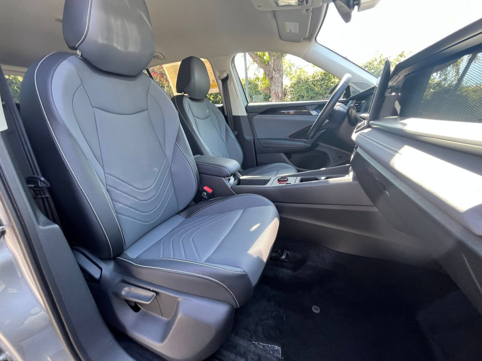 Used 2026 Volkswagen Tiguan SE AWD/4WD image 37