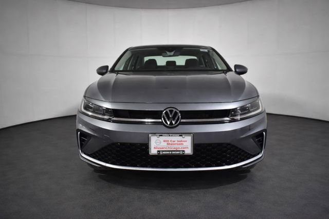 Used 2025 Volkswagen Jetta SE image 2