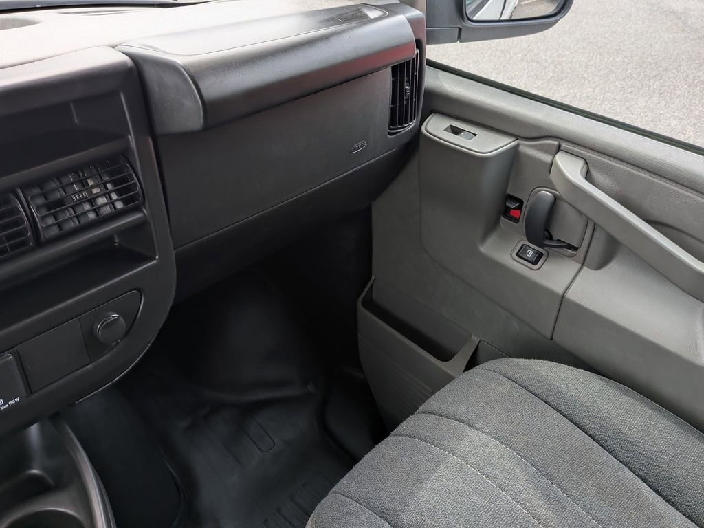 Used 2024 GMC Savana 2500 w/ Driver Convenience Package RWD image 18