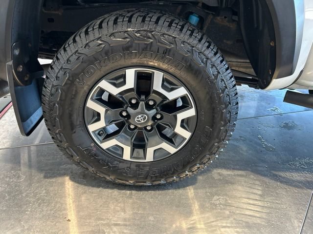 Certified 2020 Toyota Tacoma TRD Off-Road w/ Technology Package AWD/4WD image 16