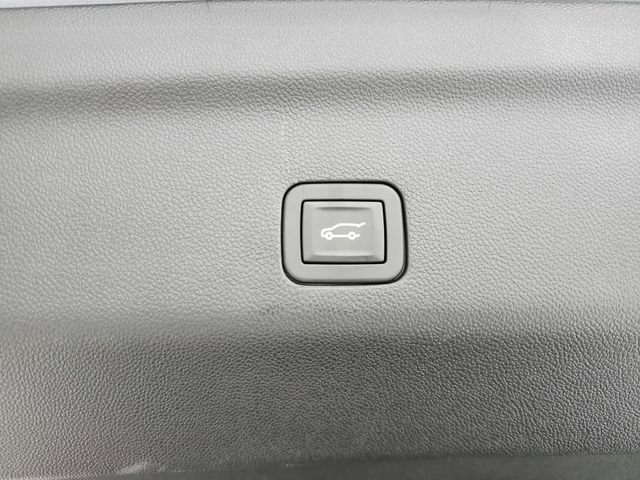 Used 2025 GMC Yukon Denali RWD image 48