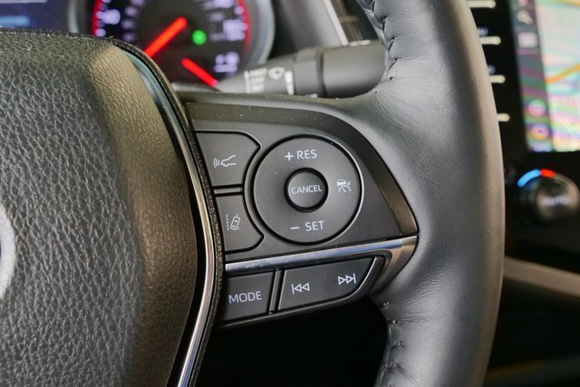 Used 2020 Toyota Camry XSE image 25