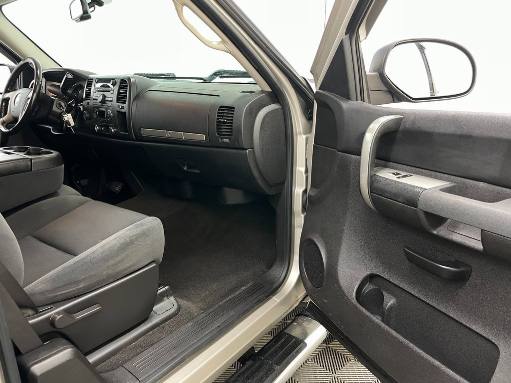 Used 2009 Chevrolet Silverado 2500 LT w/ Exterior Plus Package image 31