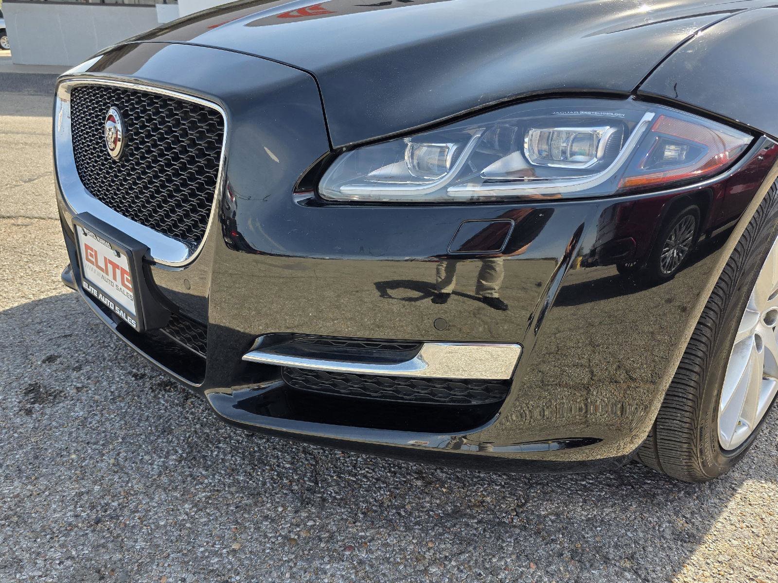 Used 2017 Jaguar XJ R-Sport AWD/4WD image 44