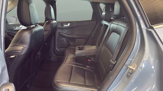 Used 2025 Ford Escape Platinum AWD/4WD image 33