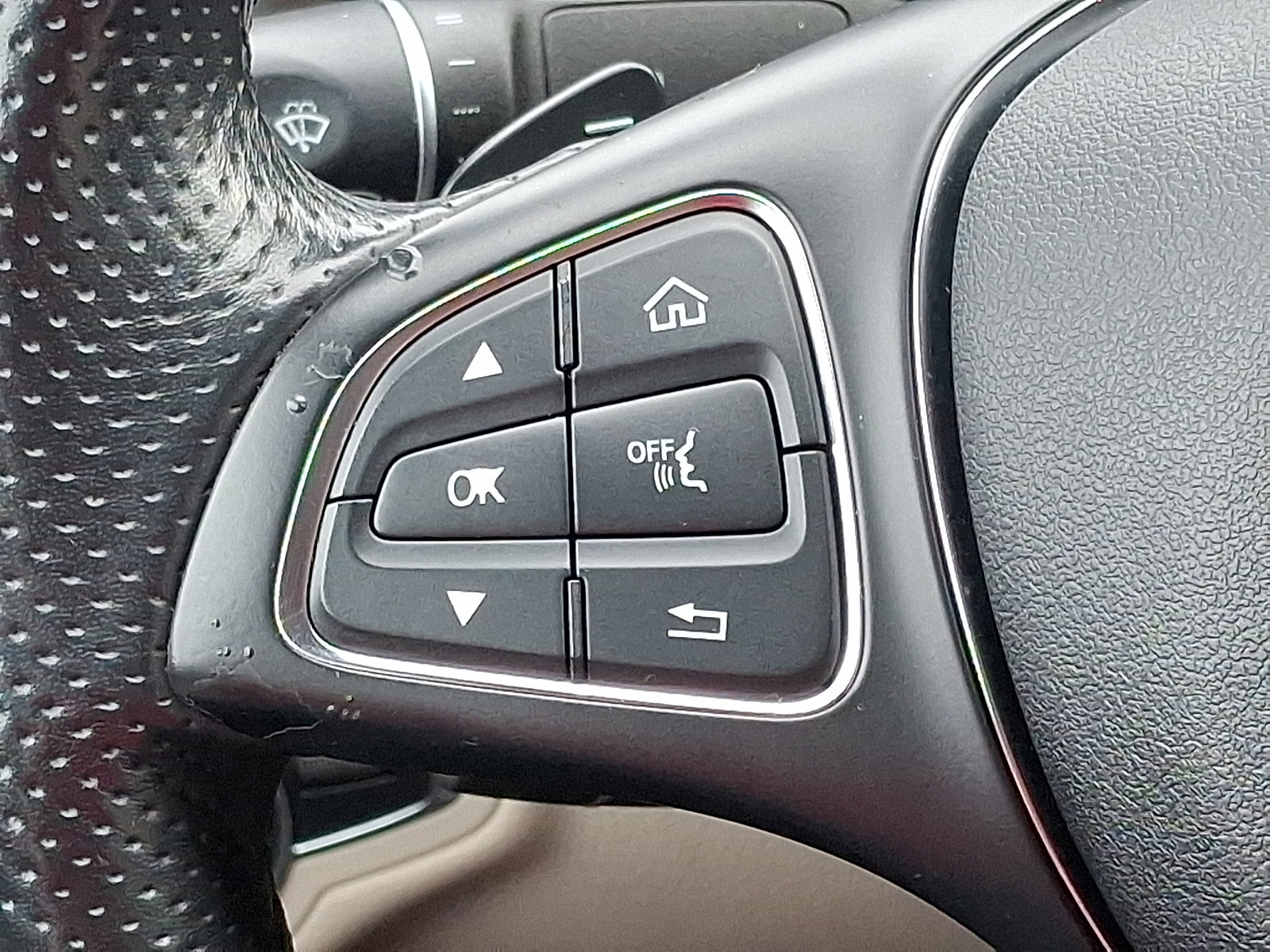 Certified 2018 Mercedes-Benz C 300 4MATIC Sedan image 22