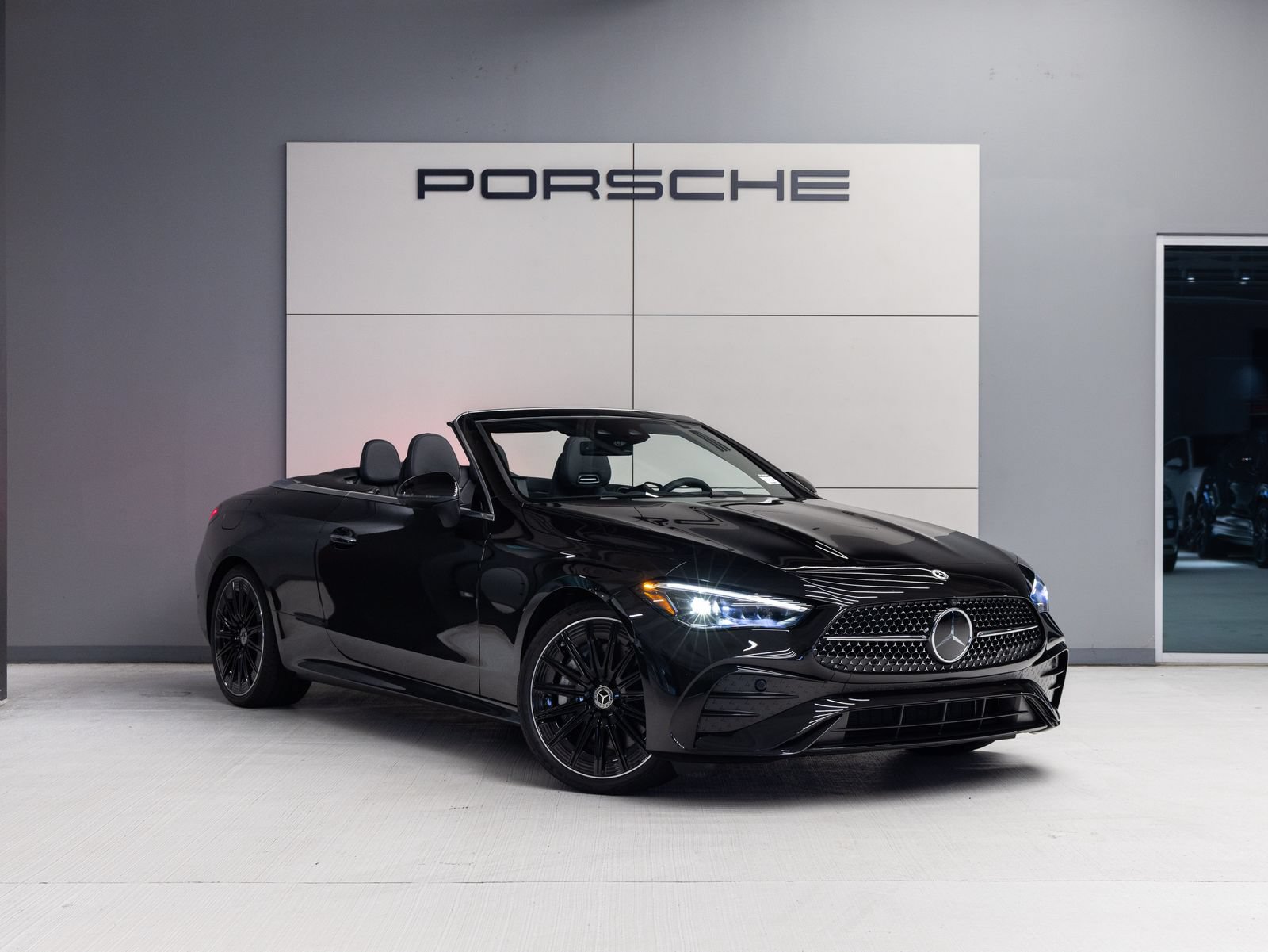 Used 2026 Mercedes-Benz CLE 450 4MATIC Cabriolet image 12