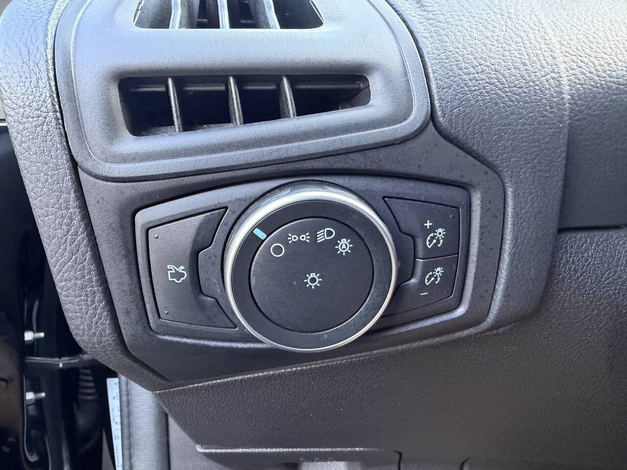 Used 2018 Ford Focus S FWD image 19