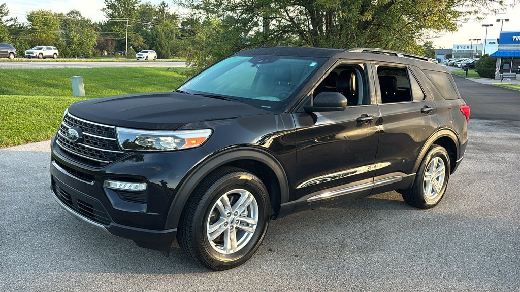 Used 2024 Ford Explorer XLT w/ Equipment Group 202A AWD/4WD image 2