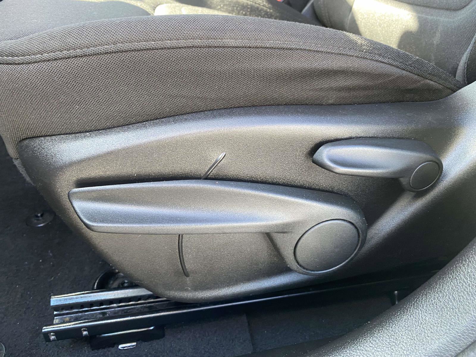 Used 2020 Jeep Renegade Latitude FWD image 16