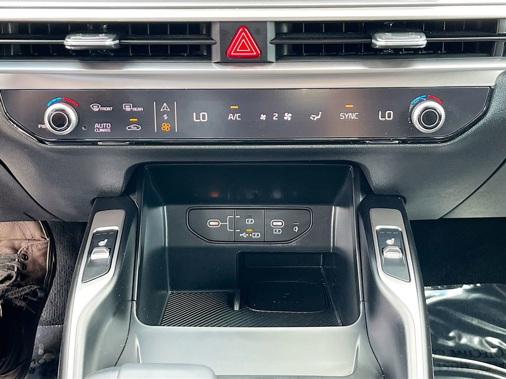 Certified 2025 Kia Sorento S image 33