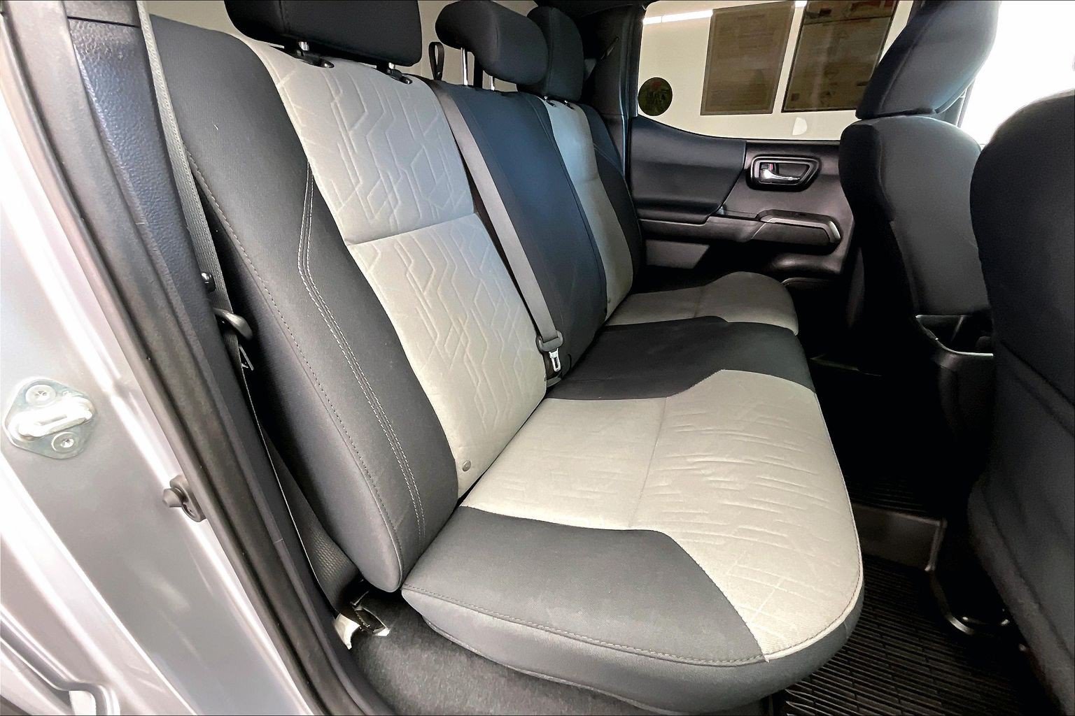 Used 2020 Toyota Tacoma TRD Off-Road w/ Technology Package AWD/4WD image 19