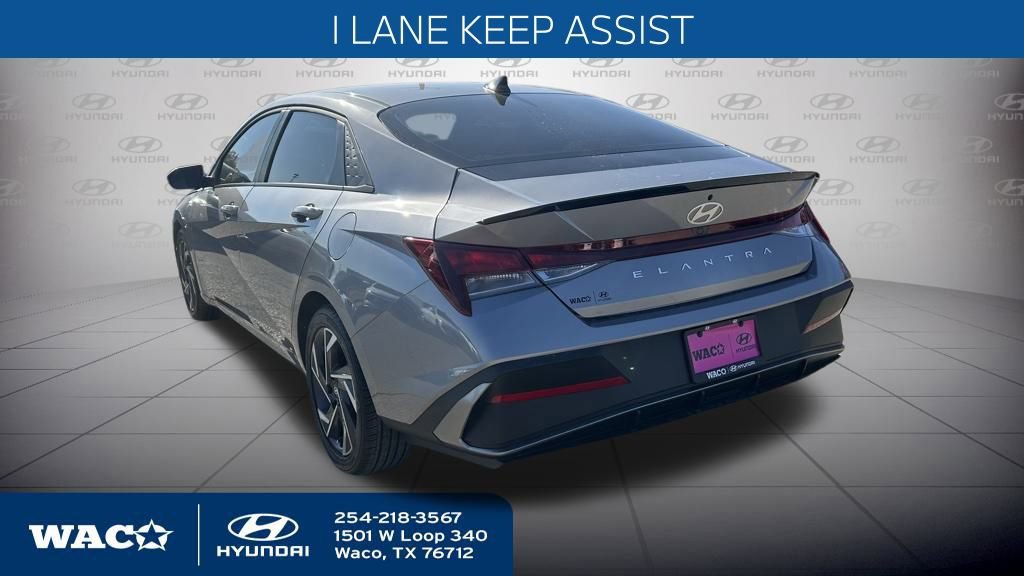 Used 2025 Hyundai Elantra Sport image 11