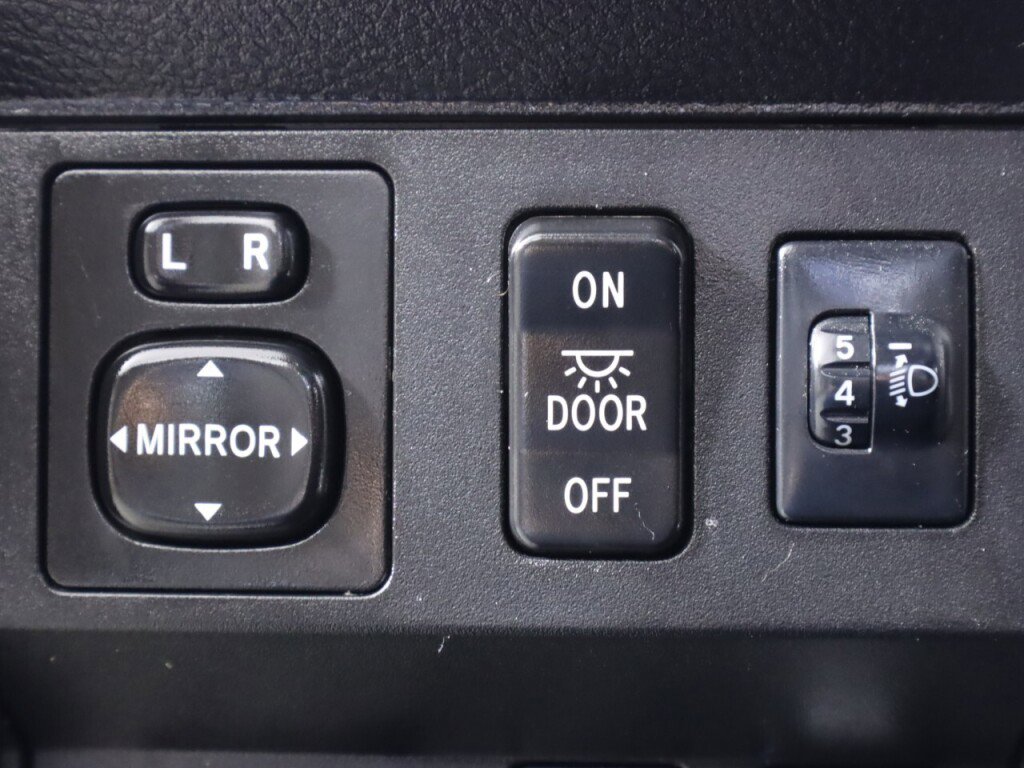 Used 2018 Toyota Tundra SR5 w/ TRD Off Road Package image 13