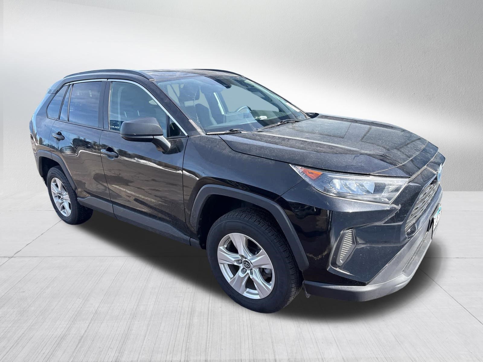 Used 2021 Toyota RAV4 LE image 2