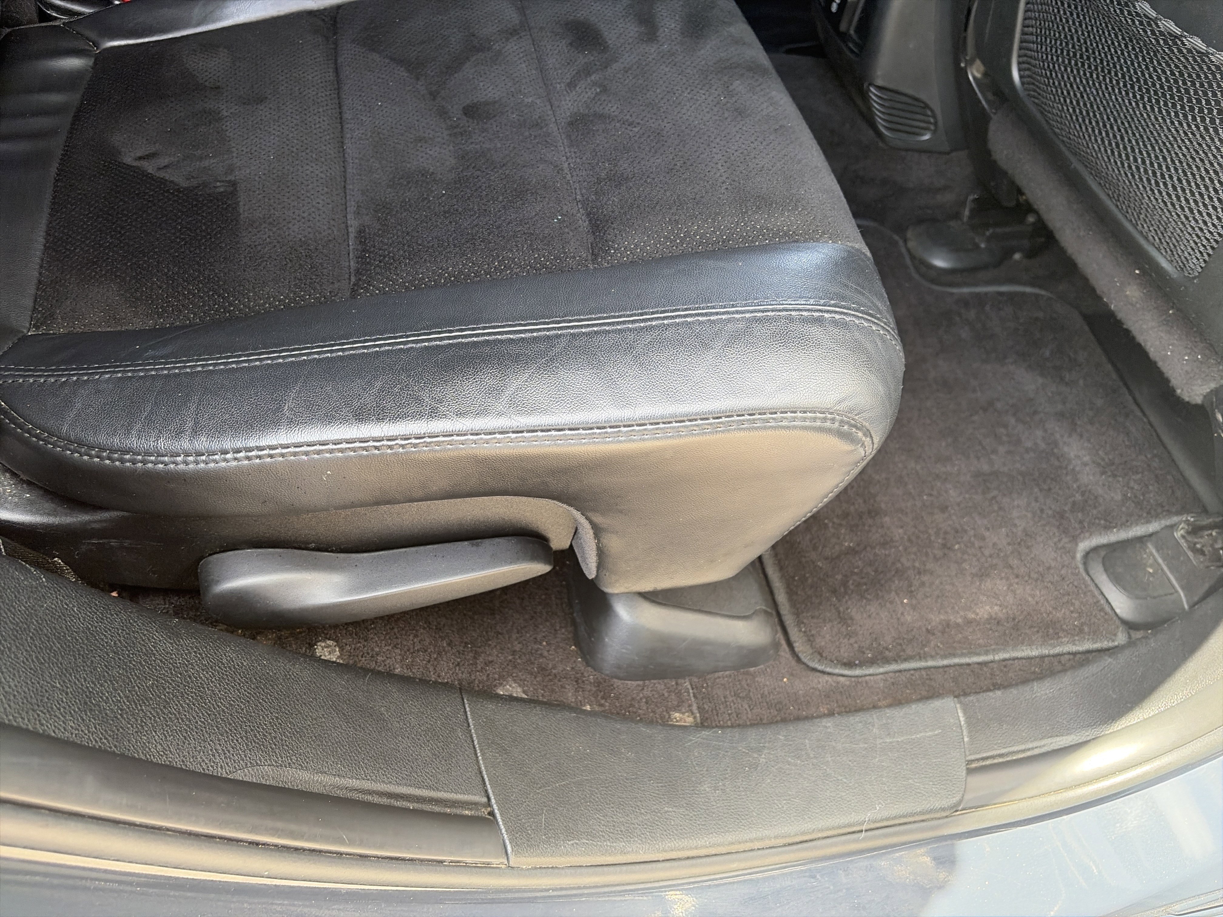 Used 2018 Jeep Grand Cherokee Altitude AWD/4WD image 22