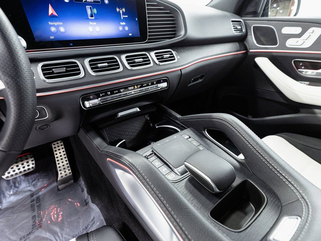 Certified 2025 Mercedes-Benz GLE 450e 4MATIC w/ AMG Line Interior image 14