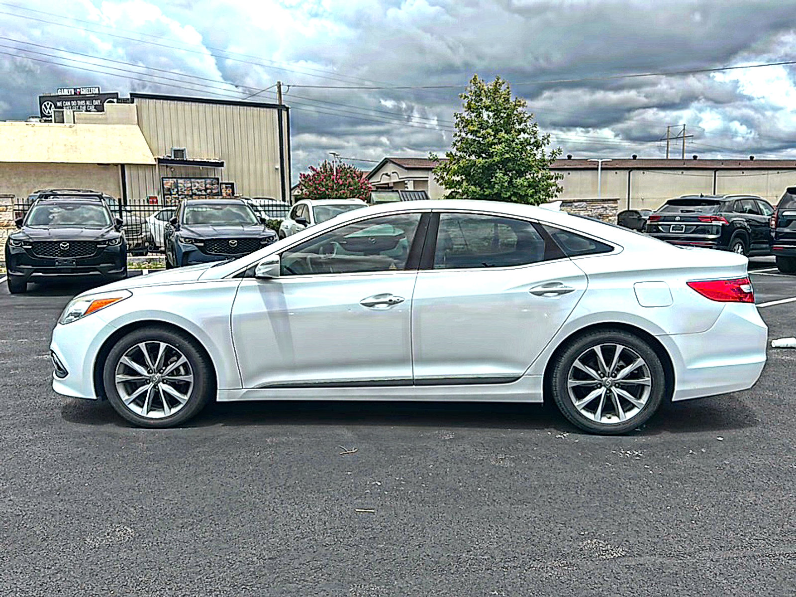 Used 2017 Hyundai Azera FWD image 5